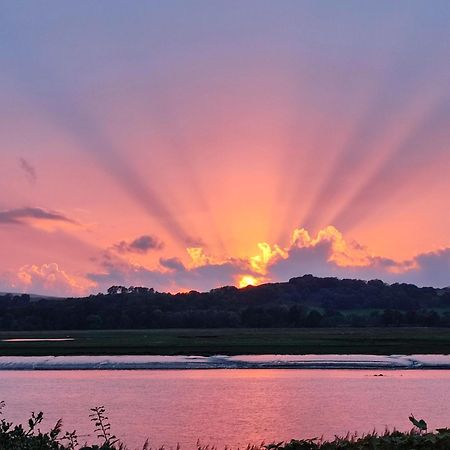 Shorepark - Waterfront Cottage With Stunning Views Dumfries Esterno foto