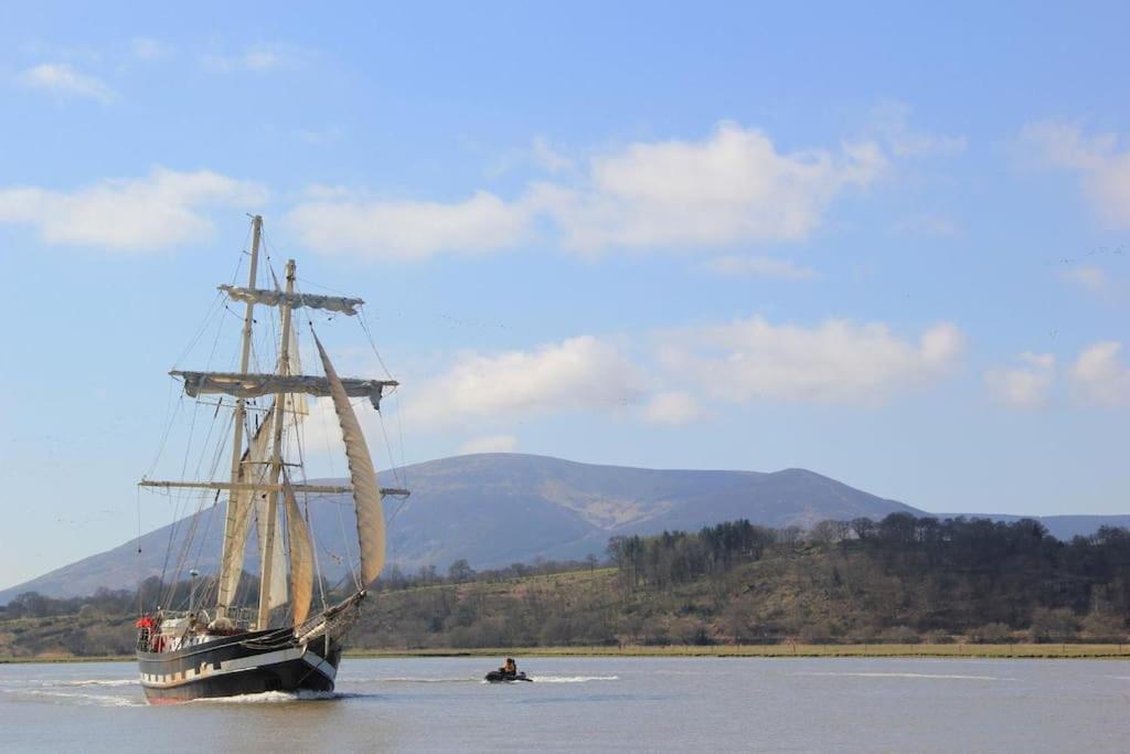 Shorepark - Waterfront Cottage With Stunning Views Dumfries Esterno foto