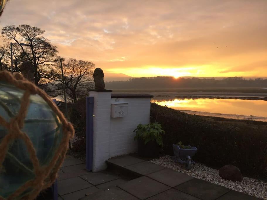 Shorepark - Waterfront Cottage With Stunning Views Dumfries Esterno foto