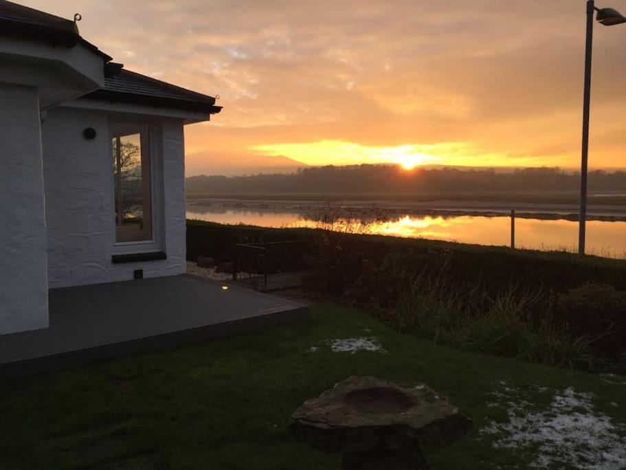 Shorepark - Waterfront Cottage With Stunning Views Dumfries Esterno foto